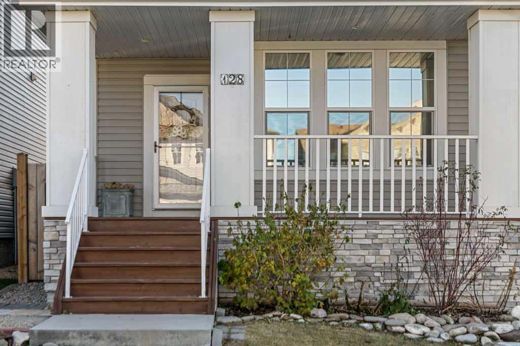 128 Heritage Heights — Cochrane, Alberta - Photo 2 of 32