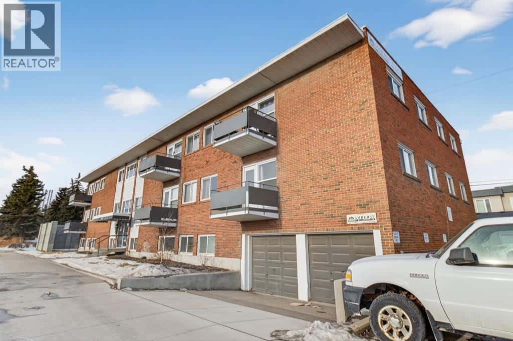 6, 2020 16 Avenue NW — Calgary, Alberta - Photo 5 of 30