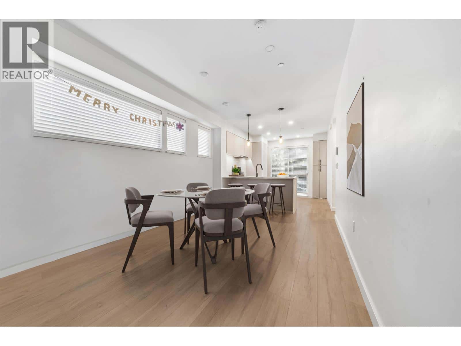 601 3021 ST GEORGE STREET — Port Moody, British Columbia - Photo 2 of 4