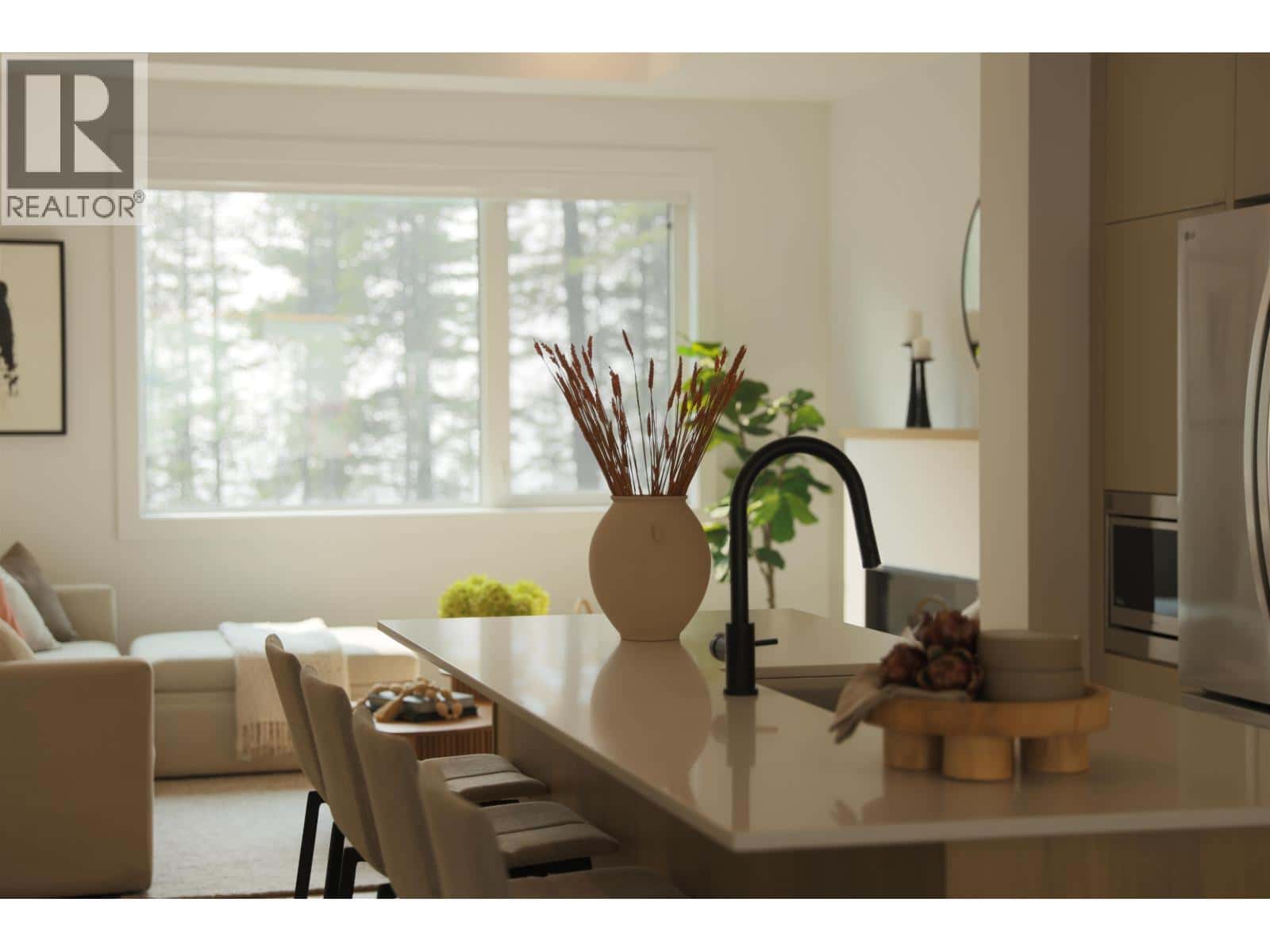 39178 STELLAR DRIVE — Squamish, British Columbia - Photo 4 of 18