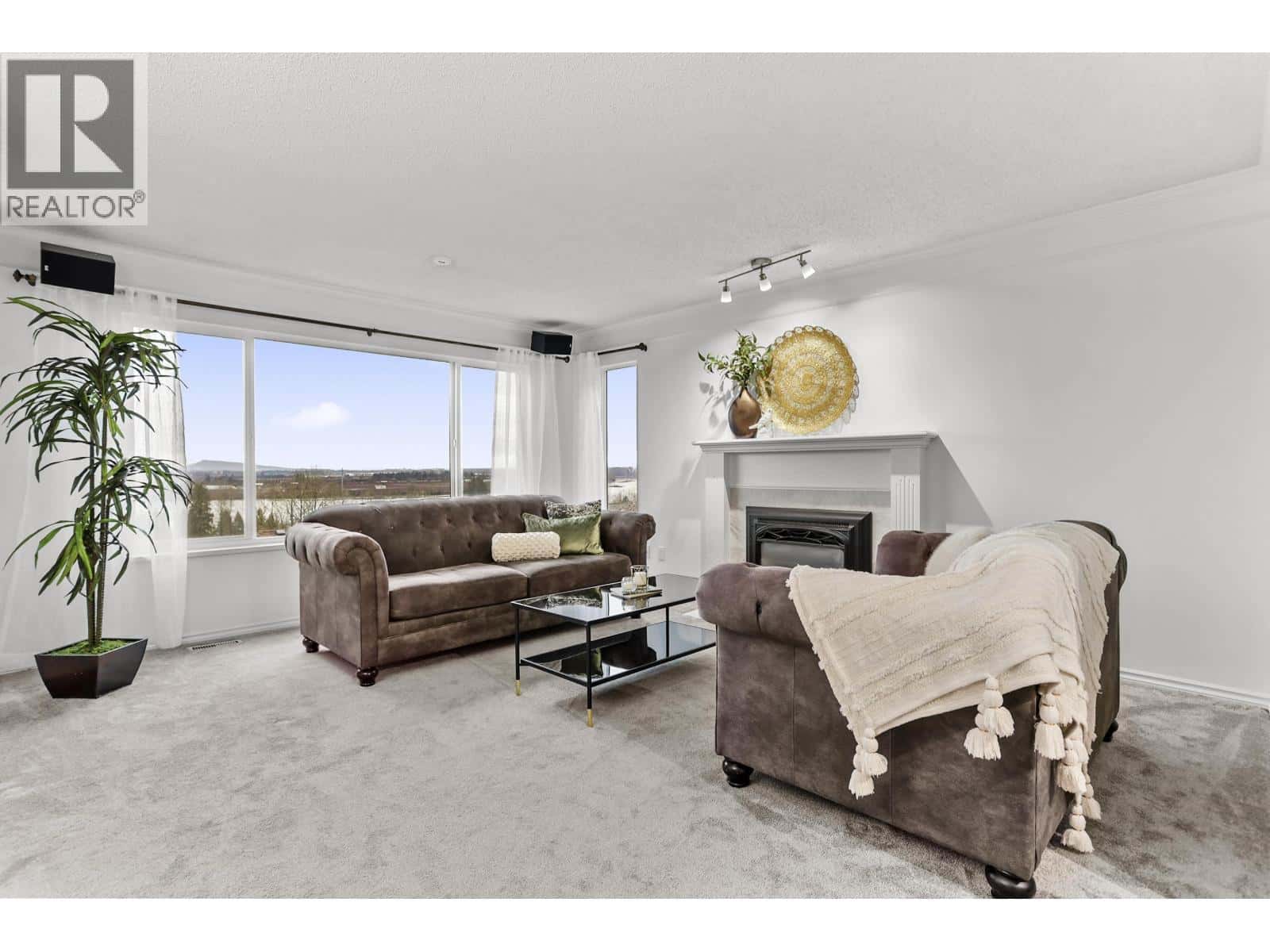 117 1140 CASTLE CRESCENT — Port Coquitlam, British Columbia - Photo 2 of 36