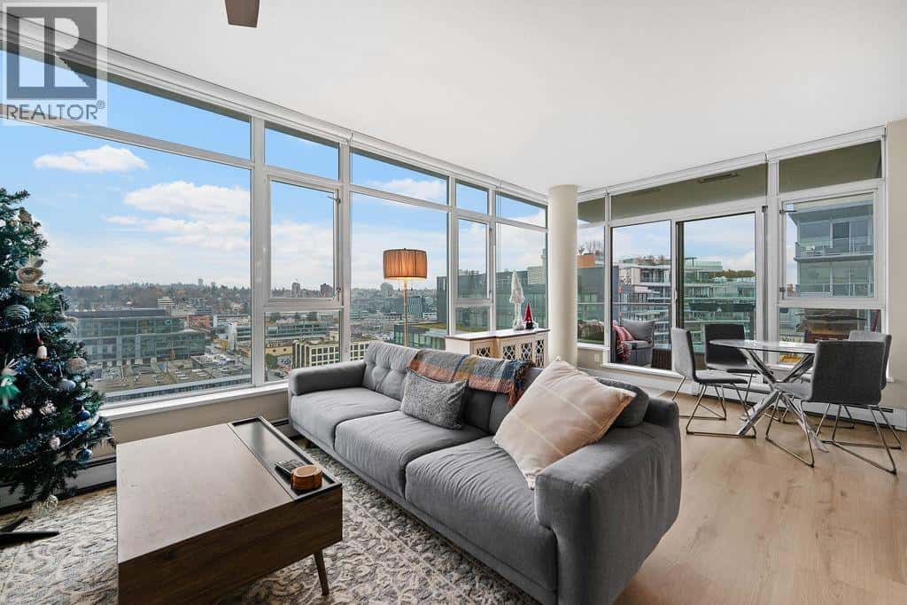 1708 168 W 1ST AVENUE — Vancouver, British Columbia - Photo 4 of 37