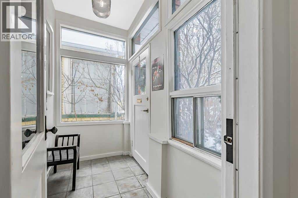 430 15 Avenue NE — Calgary, Alberta - Photo 3 of 35