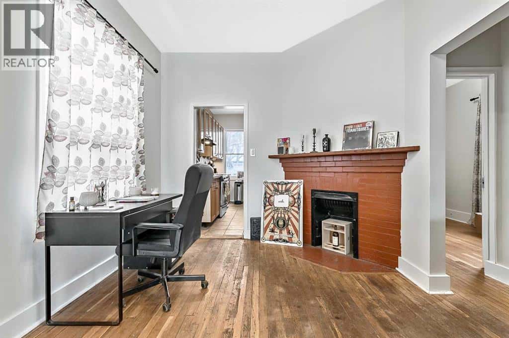 430 15 Avenue NE — Calgary, Alberta - Photo 4 of 35