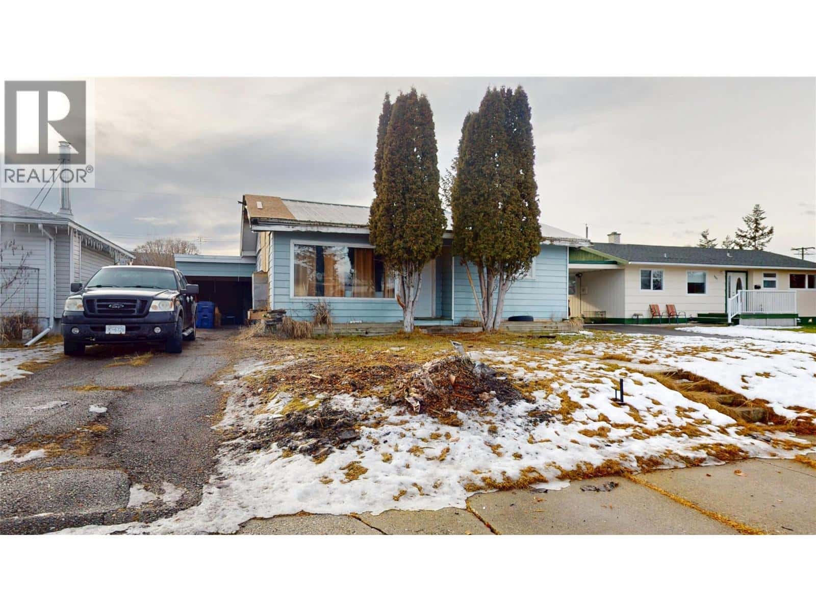 907 10th Street S — Cranbrook, British Columbia - Photo 2 of 34