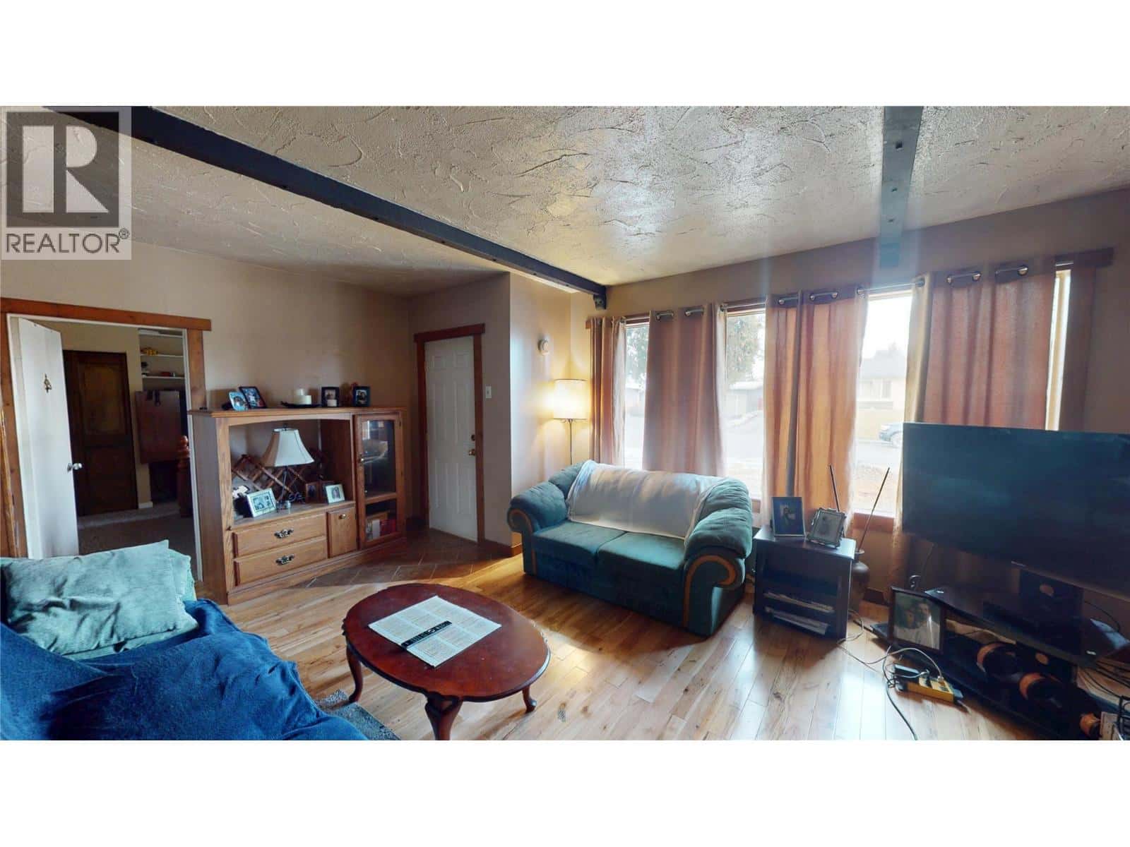 907 10th Street S — Cranbrook, British Columbia - Photo 5 of 34