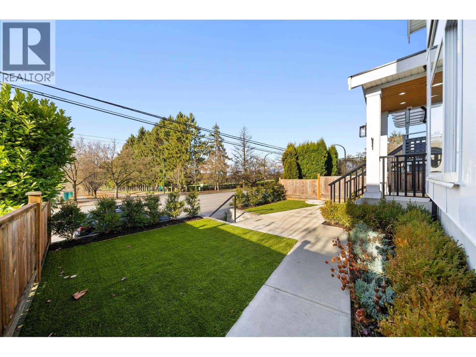 5304 FRASER STREET — Vancouver, British Columbia - Photo 3 of 40