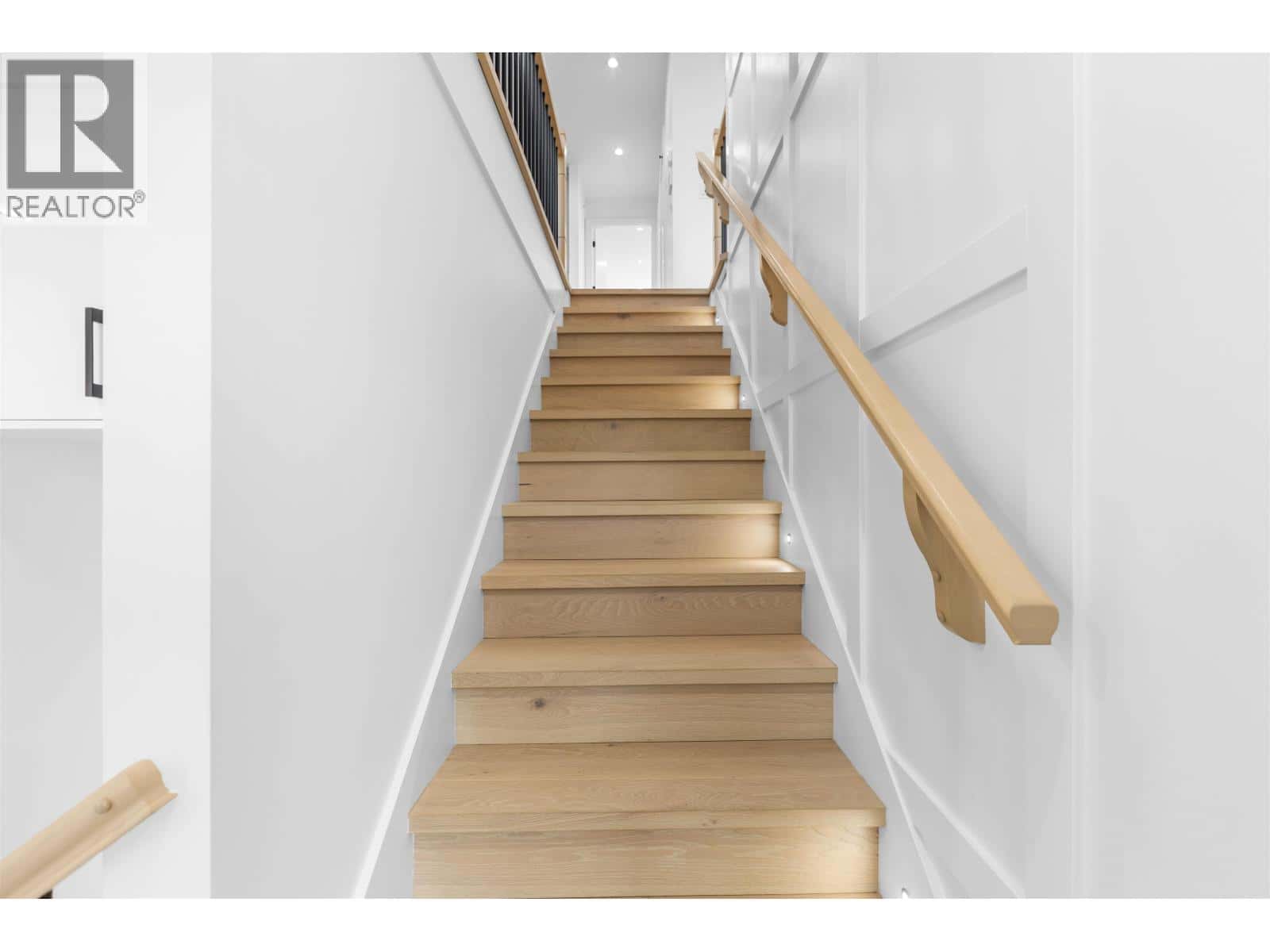 5304 FRASER STREET — Vancouver, British Columbia - Photo 5 of 40