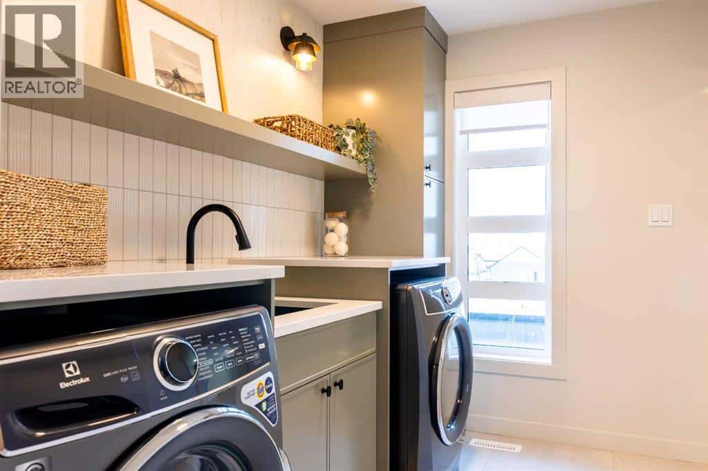 680 Devonia Road W — Lethbridge, Alberta - Photo 4 of 40