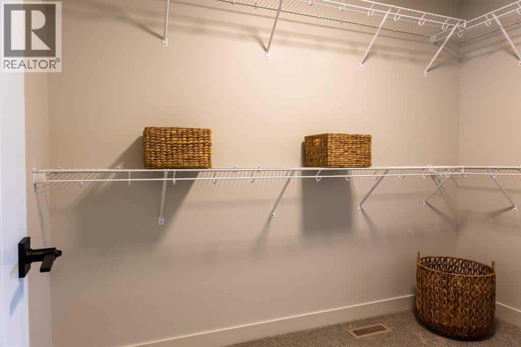 680 Devonia Road W — Lethbridge, Alberta - Photo 5 of 40