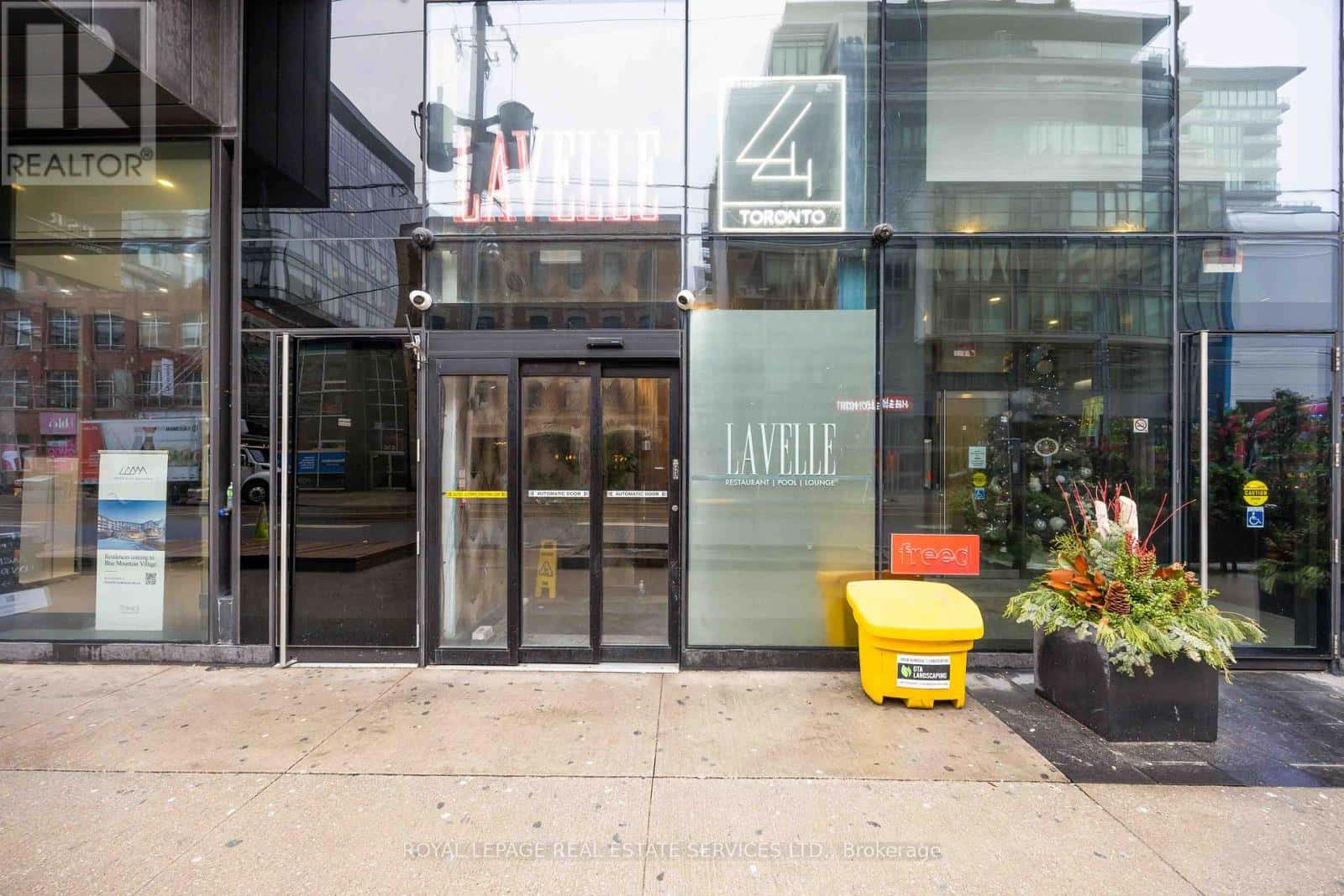 1128 - 629 KING STREET W — Toronto (Waterfront Communities), Ontario - Photo 2 of 38