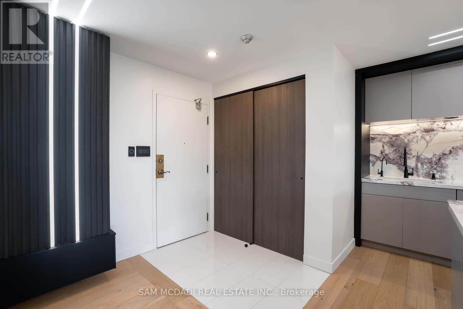 304 - 5444 YONGE STREET — Toronto (Willowdale West), Ontario - Photo 4 of 40