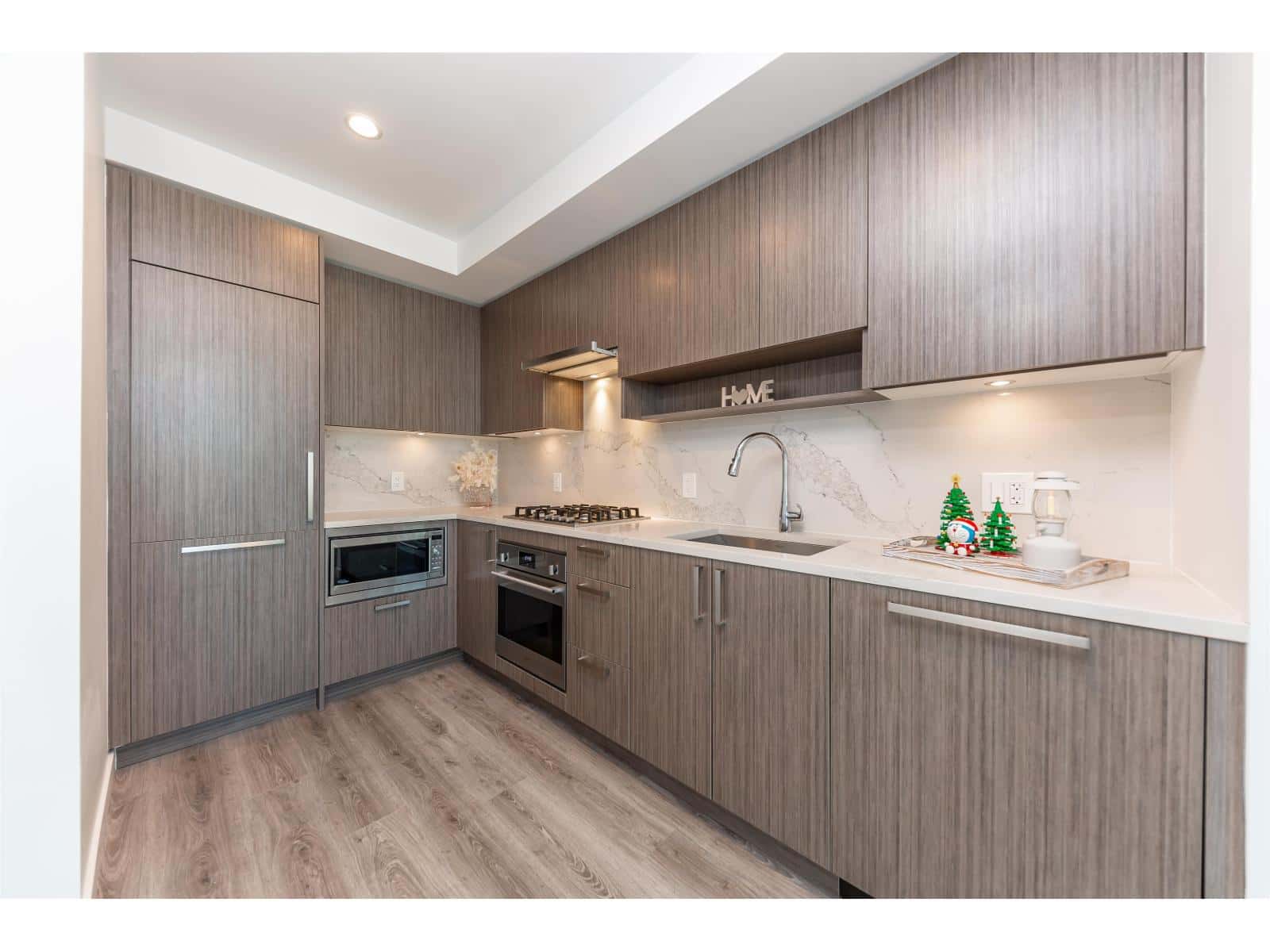 3305 13350 CENTRAL AVENUE — Surrey, British Columbia - Photo 4 of 30