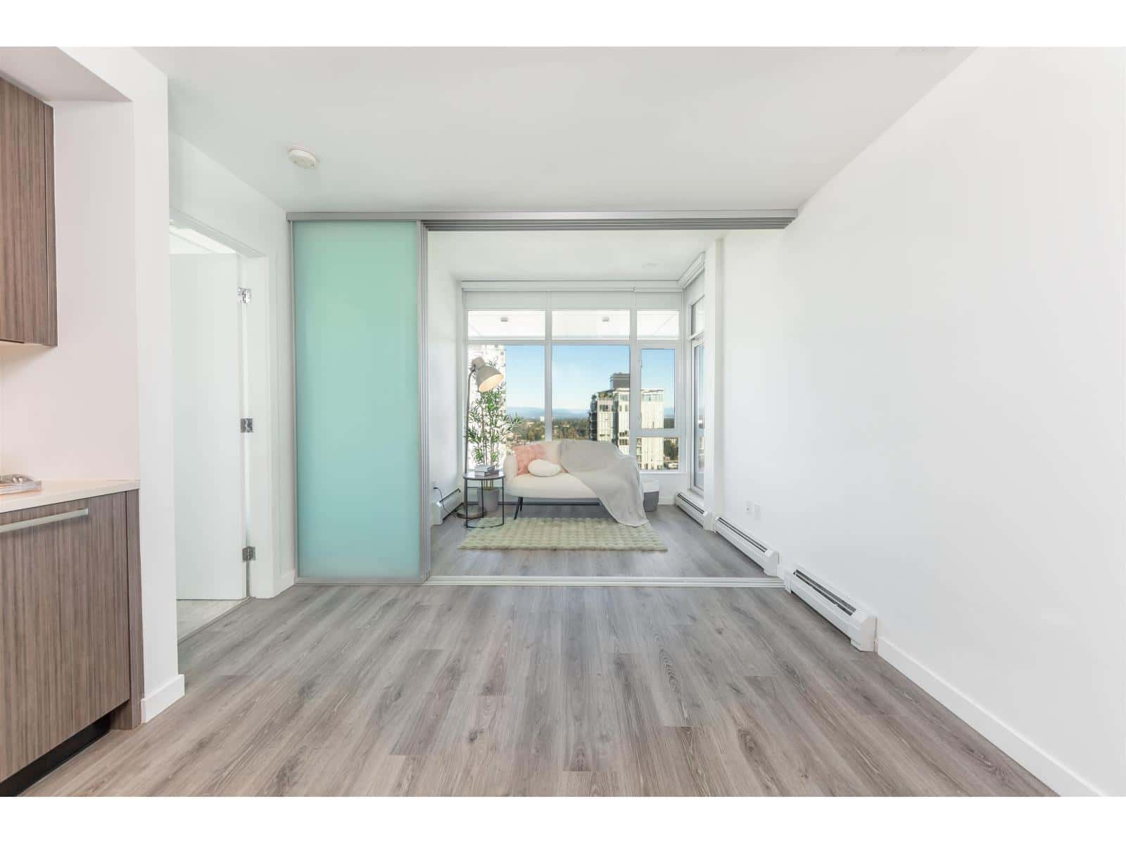 3305 13350 CENTRAL AVENUE — Surrey, British Columbia - Photo 5 of 30