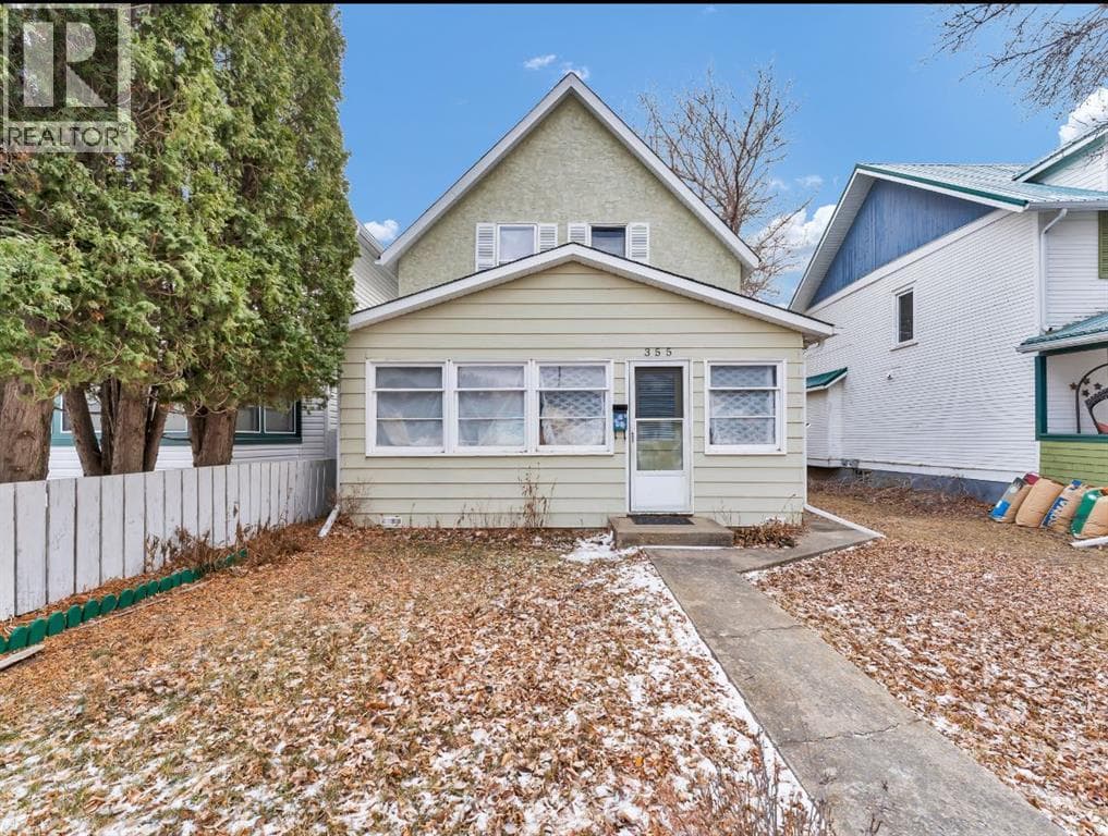 355 9 Street SE — Medicine Hat, Alberta - Main photo