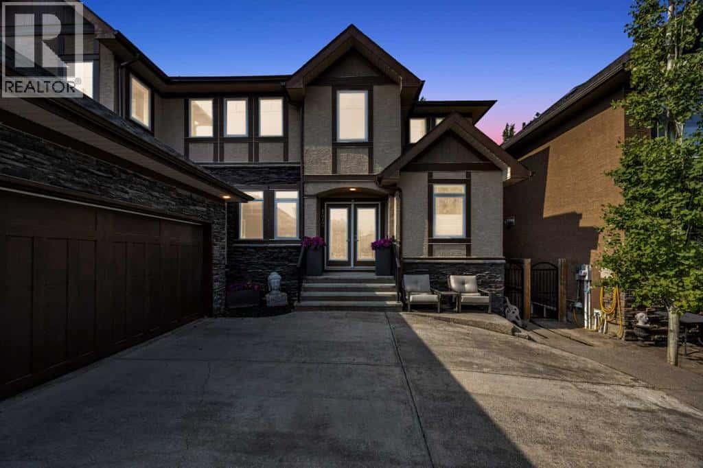 172 Panatella Crescent NW — Calgary, Alberta - Photo 4 of 50