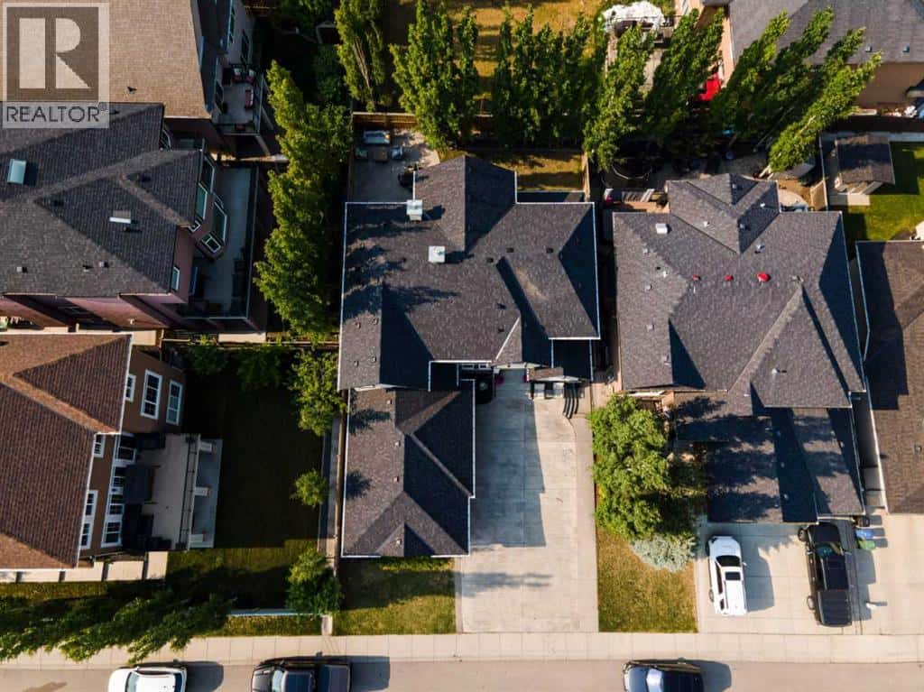 172 Panatella Crescent NW — Calgary, Alberta - Photo 5 of 50