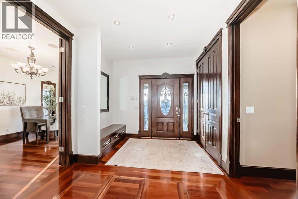 1840 Westmount Boulevard NW — Calgary, Alberta - Photo 5 of 50