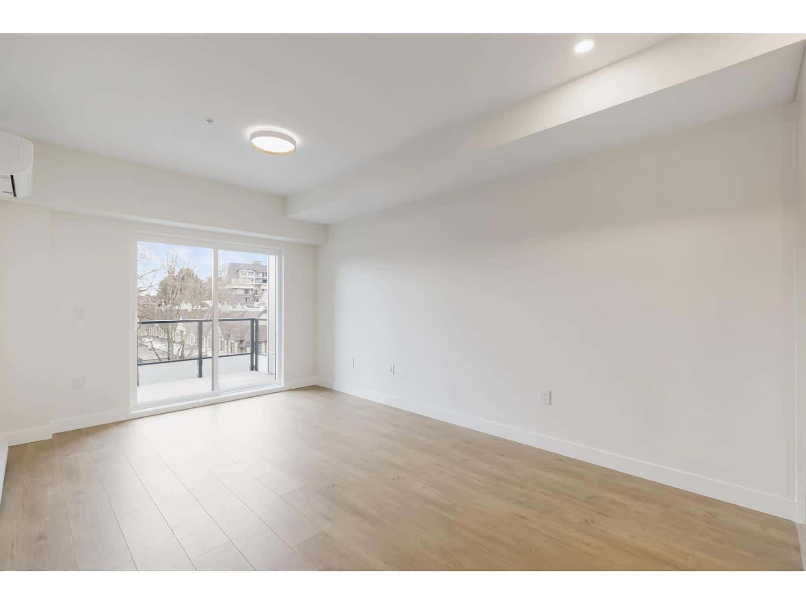 407 15353 17 AVENUE — Surrey, British Columbia - Photo 3 of 26