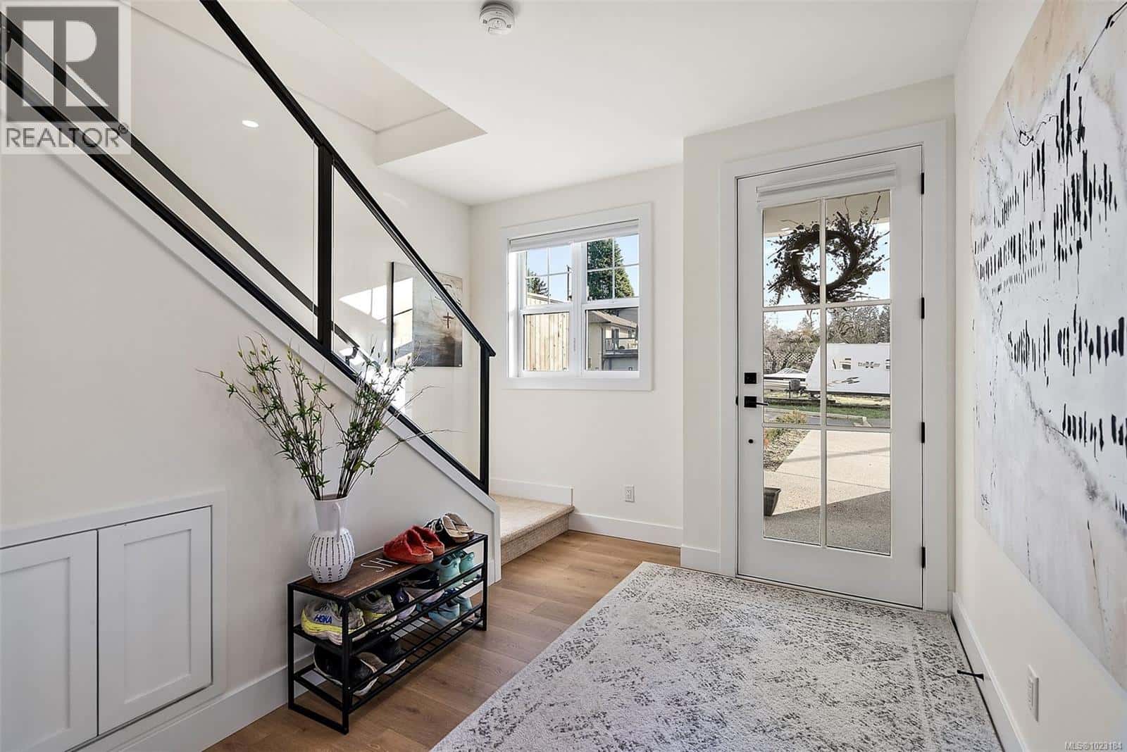 4240 Springridge Cres — Saanich, British Columbia - Photo 3 of 34