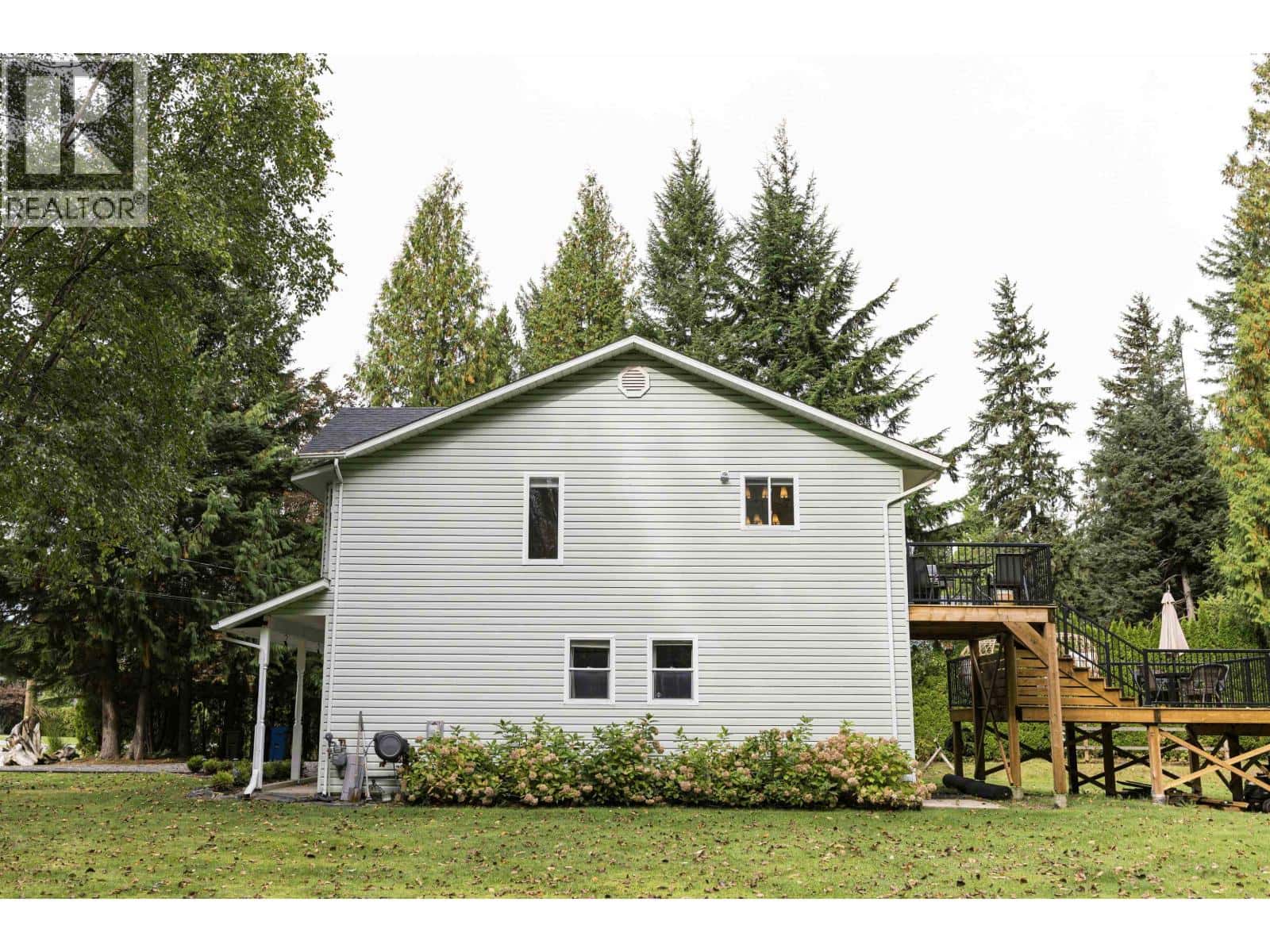 2304 CRAMER STREET — Terrace, British Columbia - Photo 3 of 25