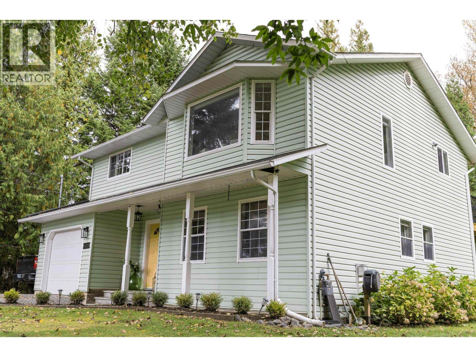 2304 CRAMER STREET — Terrace, British Columbia - Photo 2 of 25