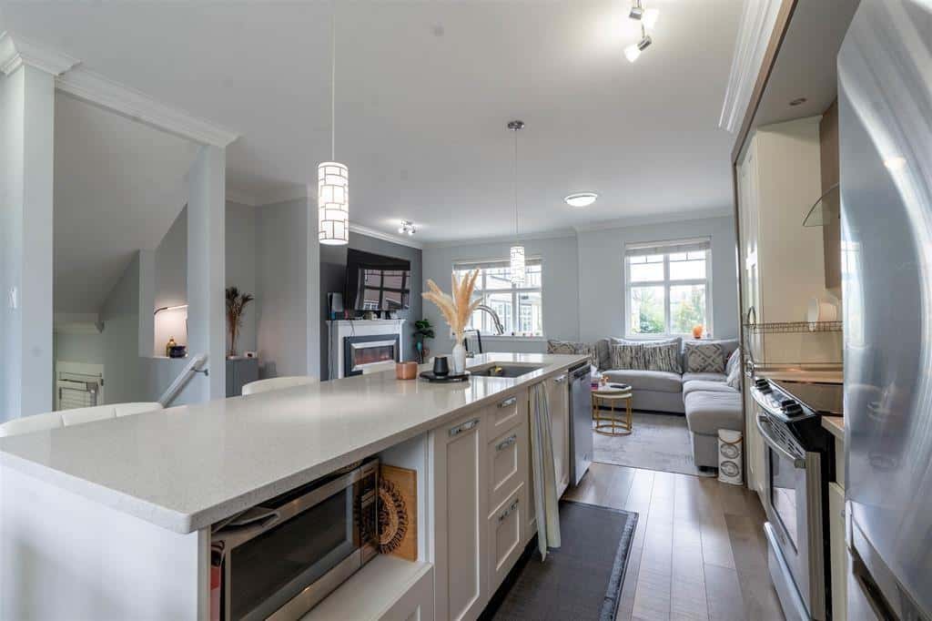 61 6350 142 STREET — Surrey, British Columbia - Photo 4 of 23