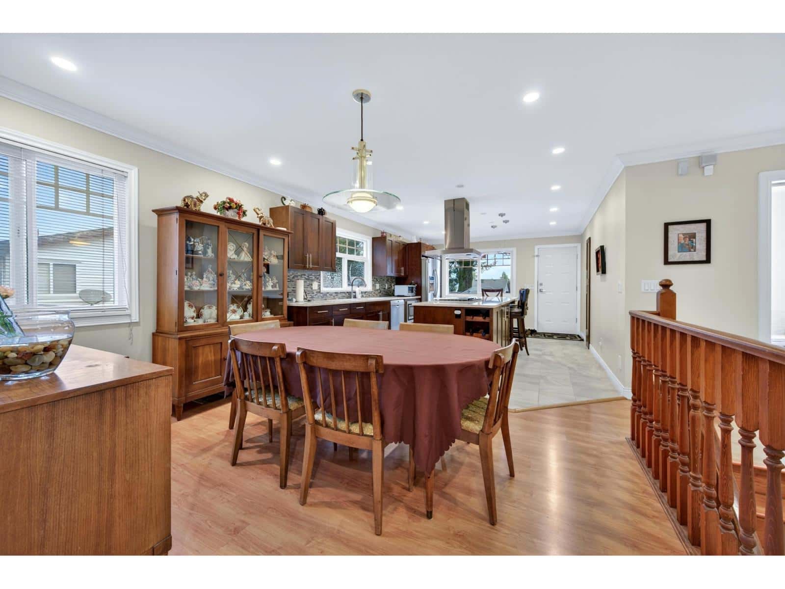 10014 156 STREET — Surrey, British Columbia - Photo 4 of 40