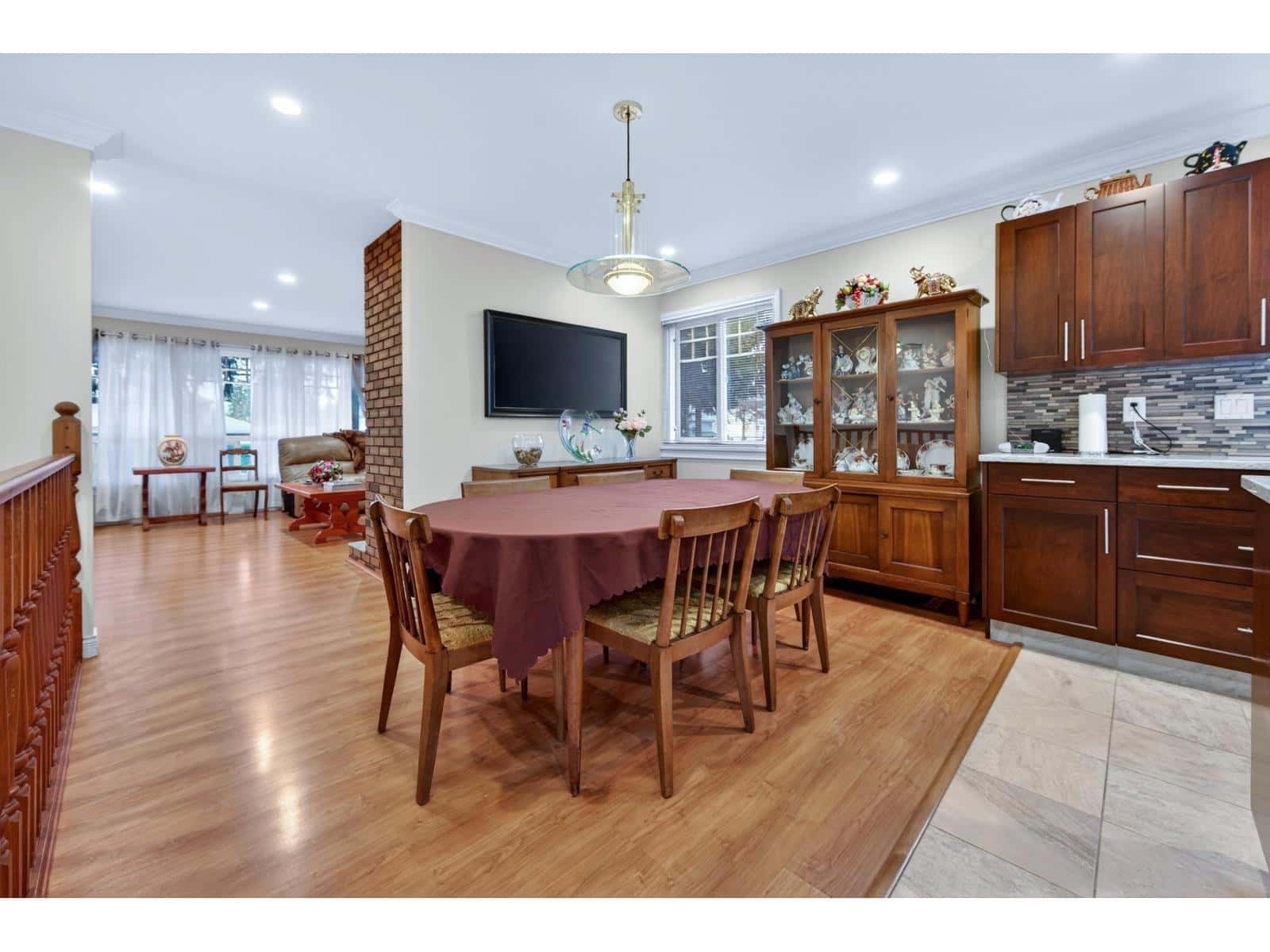 10014 156 STREET — Surrey, British Columbia - Photo 2 of 40