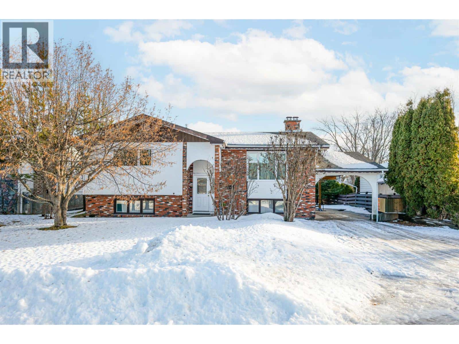 352 EXPLORER CRESCENT — Prince George, British Columbia - Photo 2 of 38