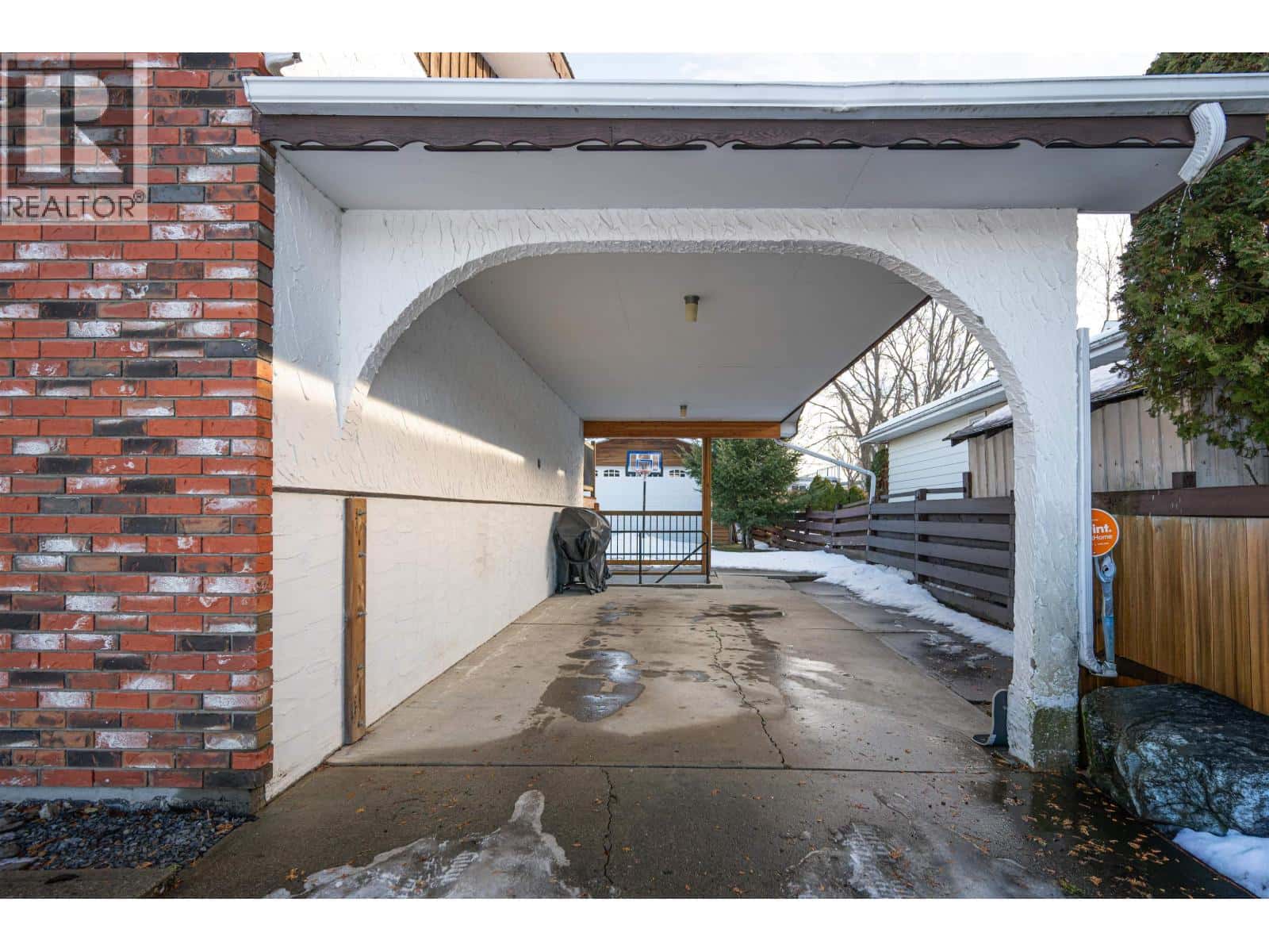 352 EXPLORER CRESCENT — Prince George, British Columbia - Photo 3 of 38