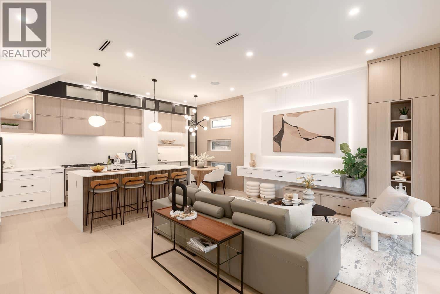 477 W 20TH AVENUE — Vancouver, British Columbia - Photo 2 of 23