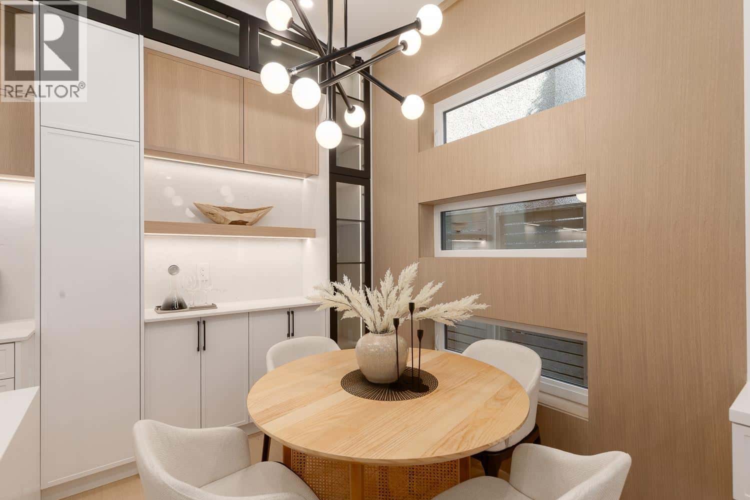 477 W 20TH AVENUE — Vancouver, British Columbia - Photo 4 of 23