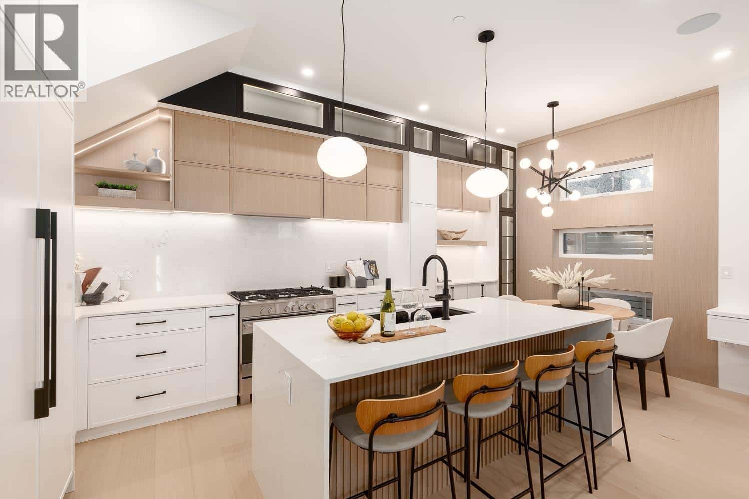 477 W 20TH AVENUE — Vancouver, British Columbia - Photo 5 of 23