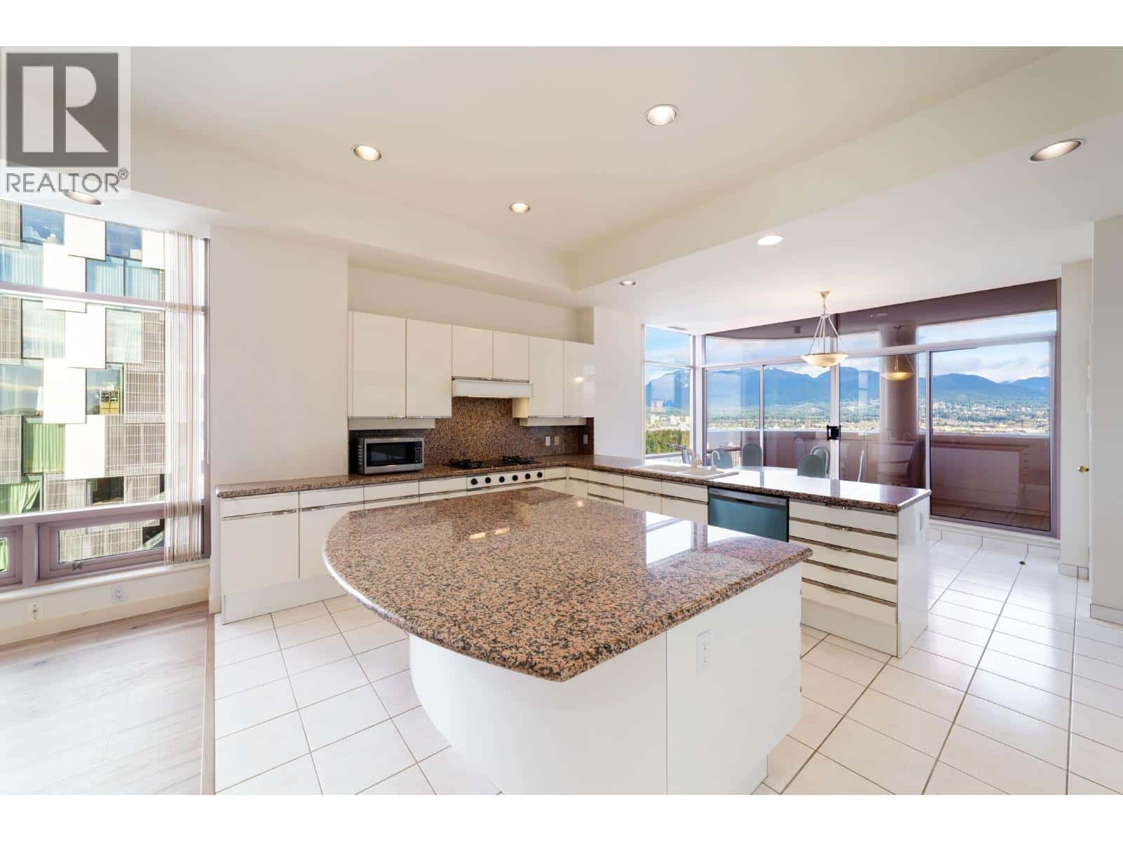 PH1 1500 ALBERNI STREET — Vancouver, British Columbia - Photo 5 of 39