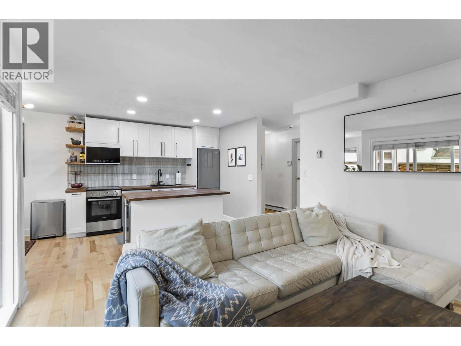 104 1045 W 8TH AVENUE — Vancouver, British Columbia - Photo 4 of 19