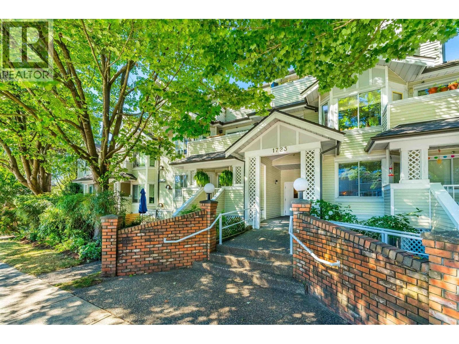 401 1723 FRANCES STREET — Vancouver, British Columbia - Main photo