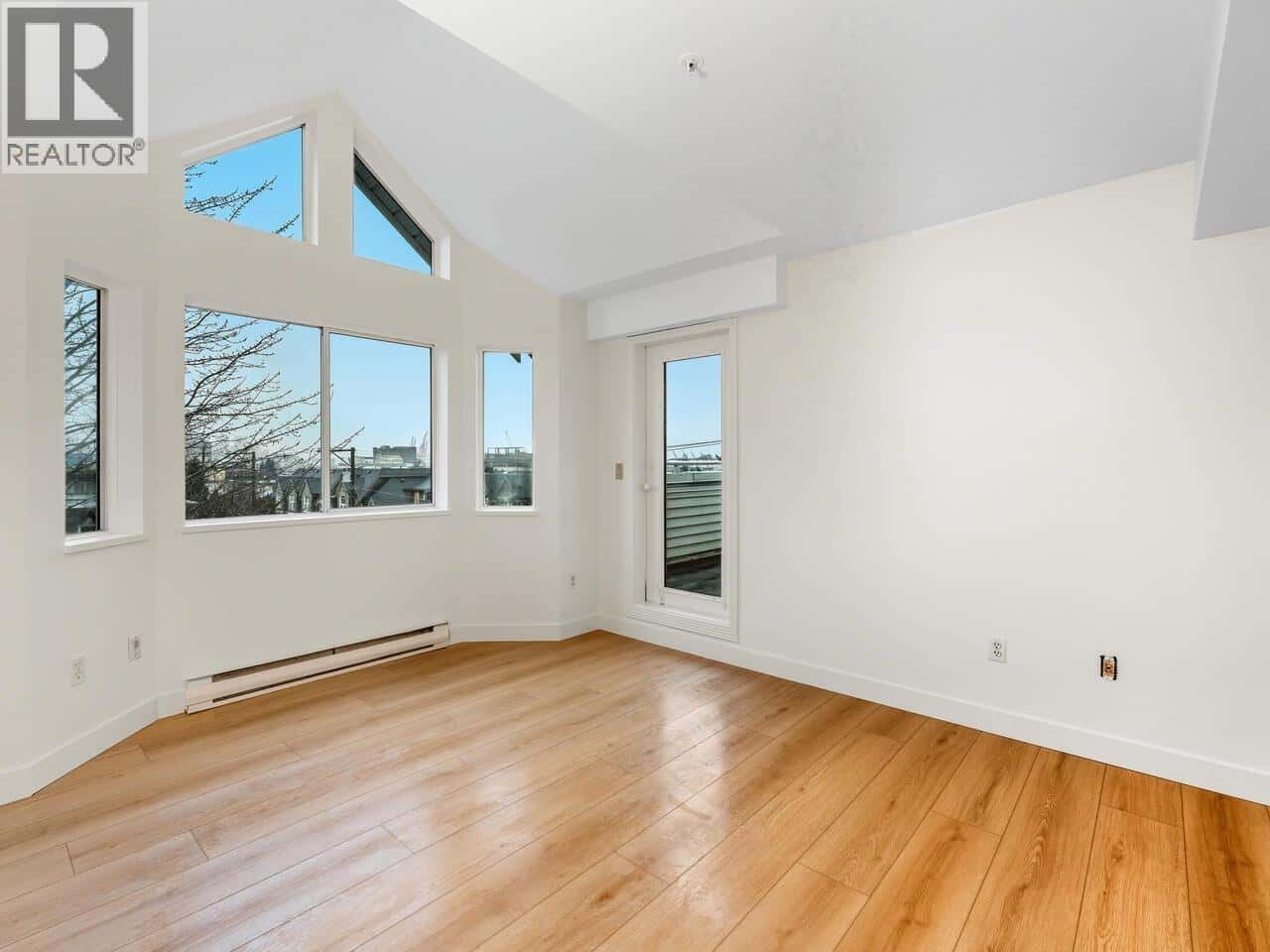 401 1723 FRANCES STREET — Vancouver, British Columbia - Photo 4 of 32