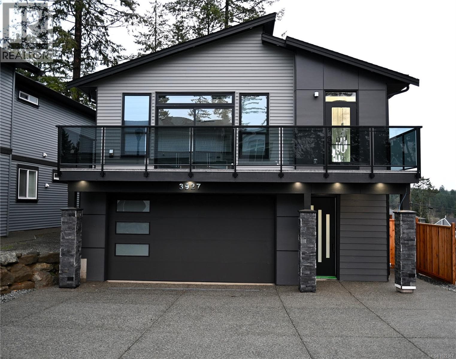 3927 Jingle Pot Rd — Nanaimo, British Columbia - Main photo