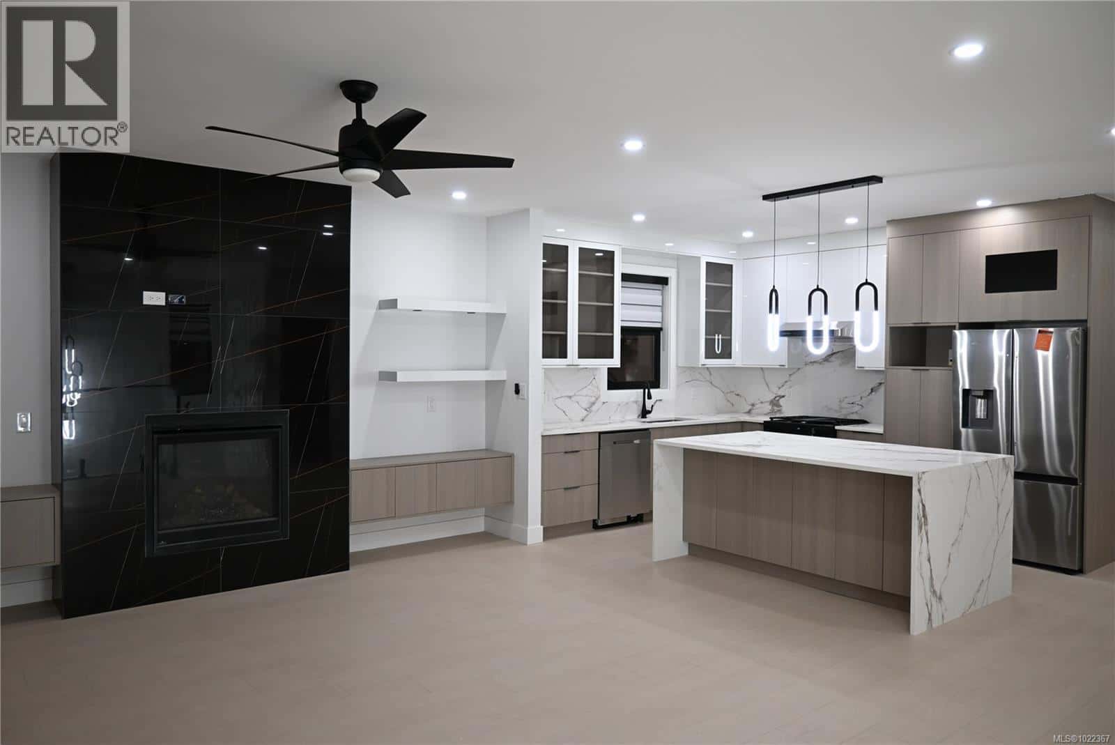 3927 Jingle Pot Rd — Nanaimo, British Columbia - Photo 5 of 28