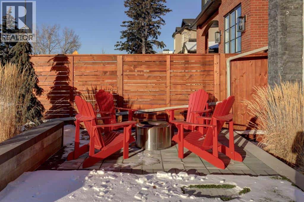 2026 29 Street SW — Calgary, Alberta - Photo 3 of 50