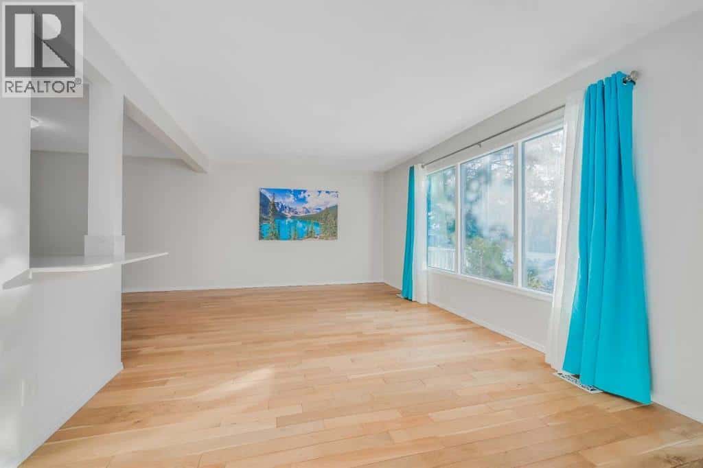 11155 Sacramento Drive SW — Calgary, Alberta - Photo 4 of 36