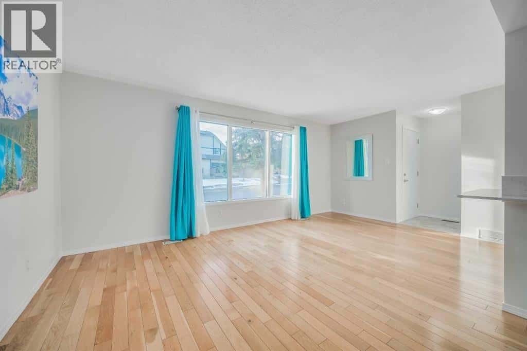 11155 Sacramento Drive SW — Calgary, Alberta - Photo 3 of 36