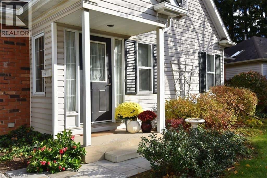 175 FIDDLERS GREEN Road Unit# 59 — Ancaster, Ontario - Photo 2 of 34