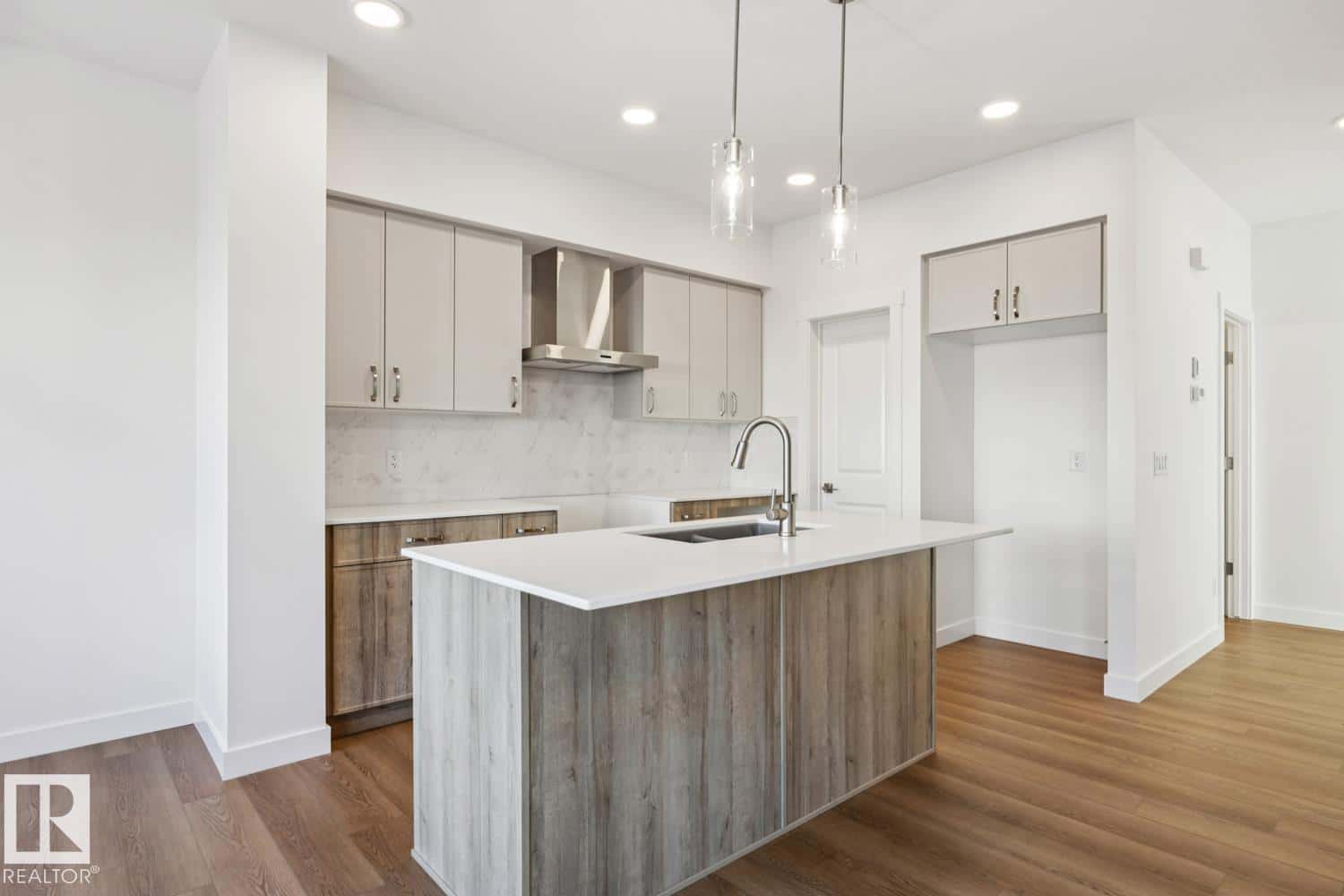 1146 SOUTH CREEK WD — Stony Plain, Alberta - Photo 5 of 39