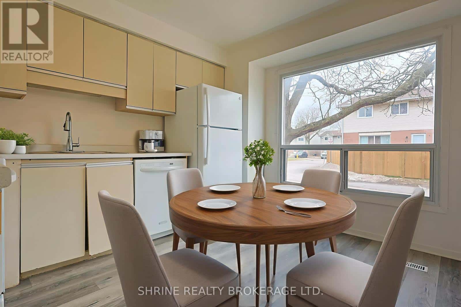 51 - 595 THIRD STREET — London East (East H), Ontario - Photo 3 of 35