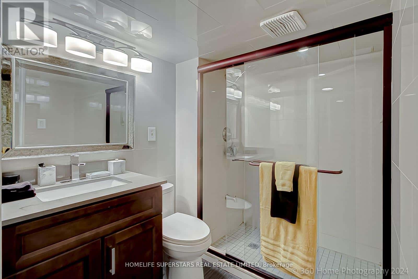 47 HARLOW CRESCENT — Toronto (Thistletown-Beaumonde Heights), Ontario - Photo 2 of 28