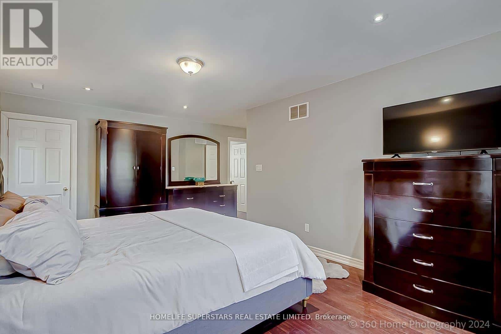 47 HARLOW CRESCENT — Toronto (Thistletown-Beaumonde Heights), Ontario - Photo 4 of 28