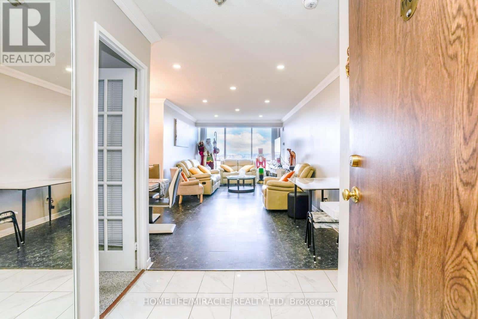 1705 - 26 HANOVER ROAD — Brampton (Queen Street Corridor), Ontario - Photo 2 of 37