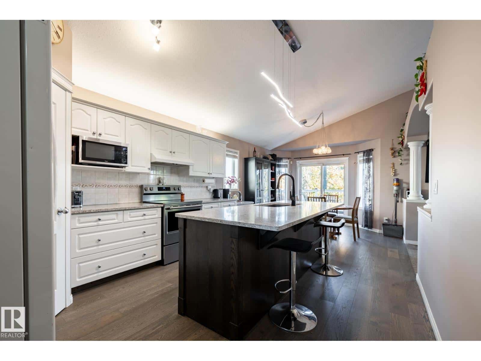 40 DEER PARK BV — Spruce Grove, Alberta - Photo 3 of 75